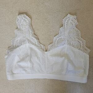 Lace Bralette Size 2X Lace Scalloped Straps Lined Cups Stretch White Wireless